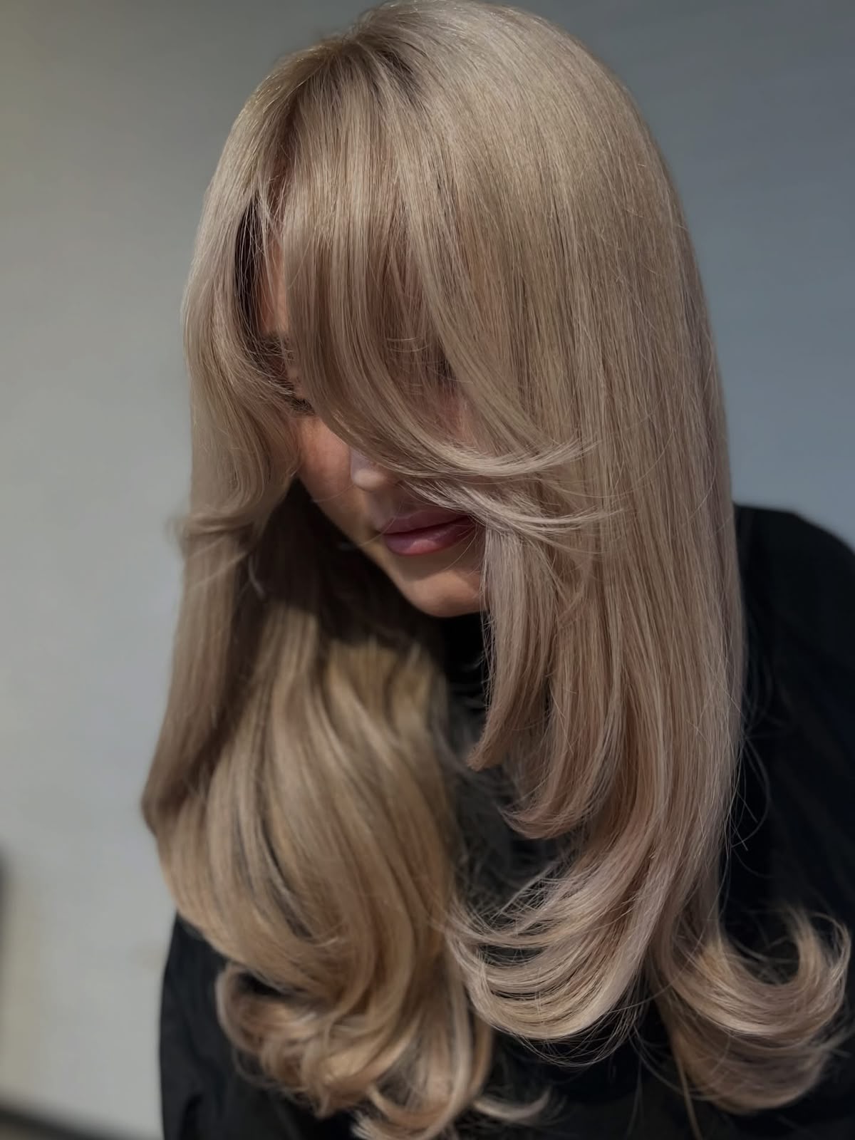Blond cald cu tunsoare în straturi