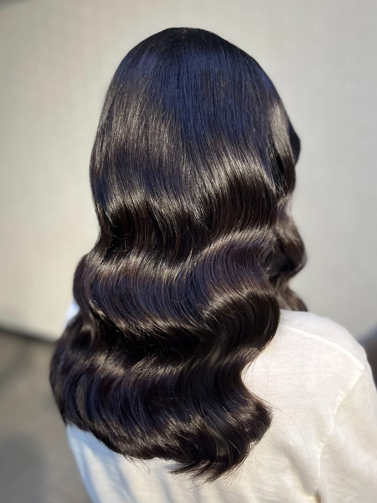 Brunet cu onduleuri elegante