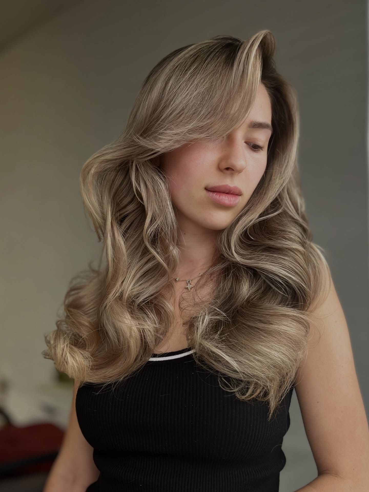 Blond luminos cu bucle voluminoase